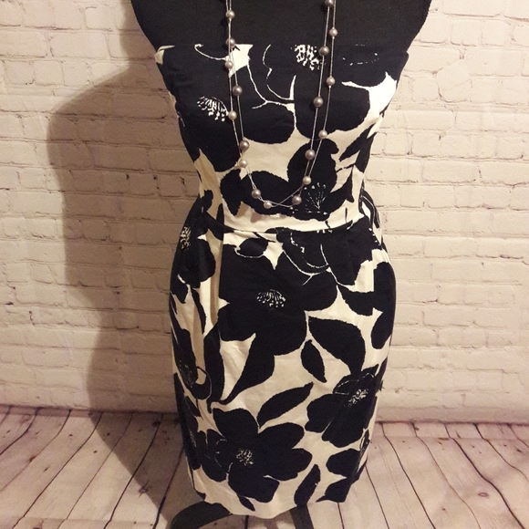 Express Dresses & Skirts - Strapless floral dress